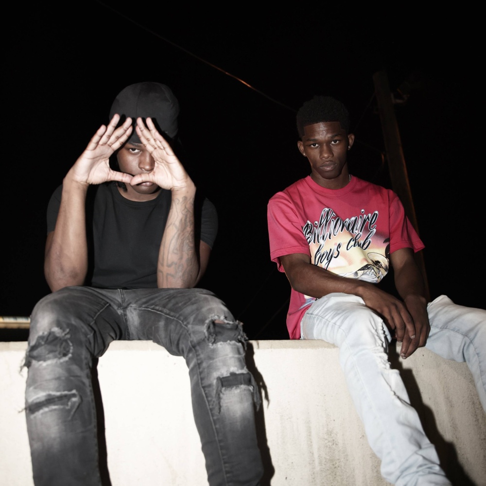 HOWULIVE (feat. Zukenee) (Explicit)
