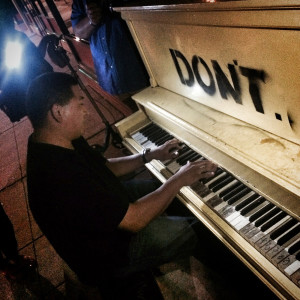 ดาวน์โหลดและฟังเพลง Happiness (Live) พร้อมเนื้อเพลงจาก Ben Brownback