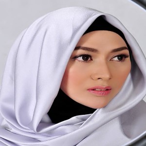 Listen to Tangan Tak Sampai song with lyrics from Yuni Sophia