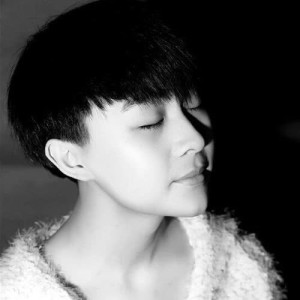 Listen to 現實與愛情 (伴奏) song with lyrics from 蒲果果