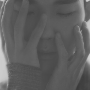 Listen to 지구인 (The people of the earth) (Inst.) song with lyrics from 우수한