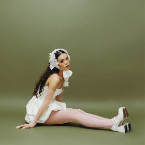 ดาวน์โหลดและฟังเพลง Маленькие дуры พร้อมเนื้อเพลงจาก MILUNA