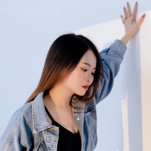 Dengarkan lagu 你我相遇即是缘 (cover: 许征南|宇小玲) (完整版) nyanyian 小晨儿 dengan lirik