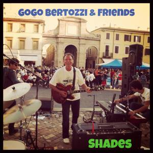 Dengarkan lagu Shades nyanyian Gogo Bertozzi & Friends dengan lirik
