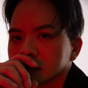 何深彰的專輯放下兩個字