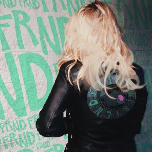ดาวน์โหลดและฟังเพลง Friend (Acoustic Remix) พร้อมเนื้อเพลงจาก FRND