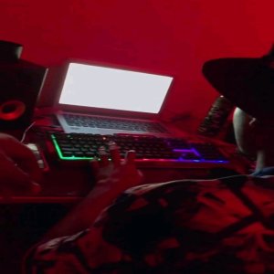 Dengarkan lagu Além de machucar xota nós machuca coração (Explicit) nyanyian Dj PH Bernardes dengan lirik