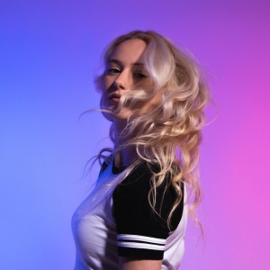 收聽DJ Selena的Melody Santuy歌詞歌曲
