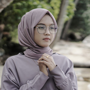 Dengarkan lagu Kau Siakan Aku nyanyian Yollanda dengan lirik
