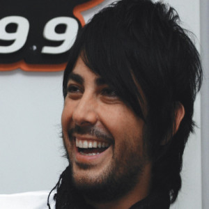 ดาวน์โหลดและฟังเพลง Faith พร้อมเนื้อเพลงจาก Beto Cuevas