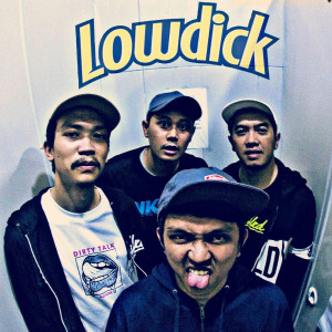 Dengarkan lagu Juara Dunia nyanyian Lowdick dengan lirik
