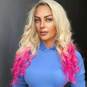 ดาวน์โหลดและฟังเพลง Ne bankat e shkolles พร้อมเนื้อเพลงจาก Dafina Kastrati