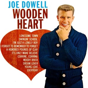 收聽Joe Dowell的Wooden Heart歌詞歌曲