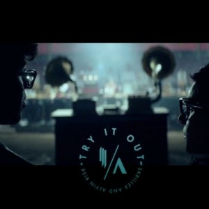 收聽Skrillex的Try It Out (Neon Mix)歌詞歌曲