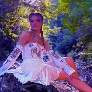 Listen to Mandra, Mandrulita (Slowed & Reverb Version) song with lyrics from Lavinia Negrea