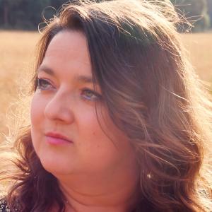 ดาวน์โหลดและฟังเพลง Now We Are Free พร้อมเนื้อเพลงจาก PJ Fisher