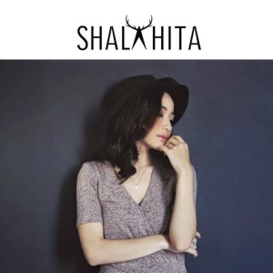 收聽Adinda Shalahita的Di Mataku歌詞歌曲