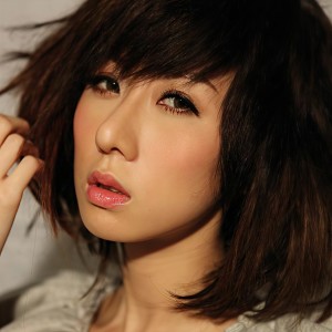 Listen to Yi Tian Yi Tian (Man) song with lyrics from Vicky Chan (泳儿)