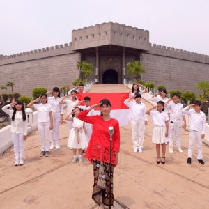收听Denly Tan的Merah Putih Benderaku歌词歌曲