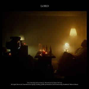 Listen to Orange Room Feat. Errday song with lyrics from 샵건