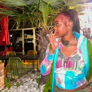 New Age Music的專輯Yeah (feat. GloryGirl2950) [Explicit]