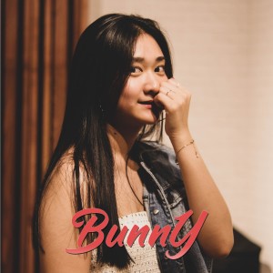ดาวน์โหลดและฟังเพลง ขอบคุณที่เคยรักฉัน พร้อมเนื้อเพลงจาก บันนี่ พิมพ์ชญา เธียรสุรเวทย์