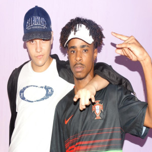 收聽Andre Lheon的Fé, Flor e Flow歌詞歌曲