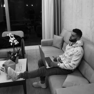Listen to Dernier Vol (Explicit) song with lyrics from Guillaume