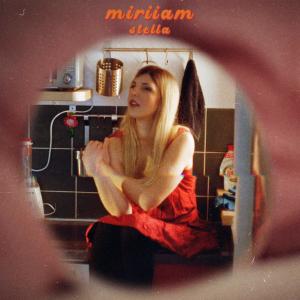 Dengarkan lagu Stella nyanyian Miriiam dengan lirik