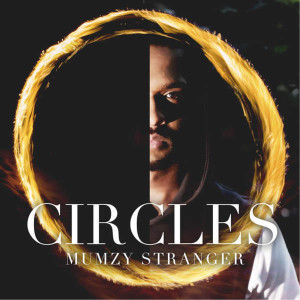 Dengarkan lagu Circles nyanyian Mumzy Stranger dengan lirik