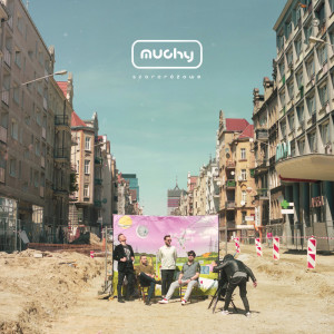 Listen to Szaroróżowe song with lyrics from Muchy