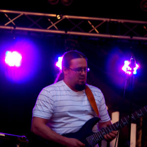 ดาวน์โหลดและฟังเพลง Klädd för krig พร้อมเนื้อเพลงจาก Lemony