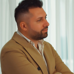 收聽Printu de la Cluj的SA IEI CU BINE BACU歌詞歌曲