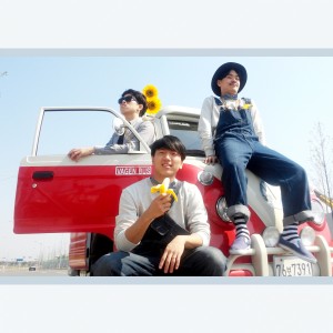 Dengarkan 원숭이 바나나 나무 위에 올랐네 lagu dari Gentle Monkeys dengan lirik