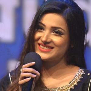Dengarkan Khkule Dy Maghror Janaan lagu dari Laila Khan dengan lirik