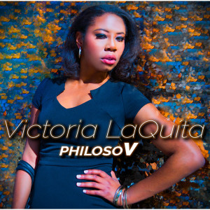 ดาวน์โหลดและฟังเพลง Standing Ovation พร้อมเนื้อเพลงจาก Victoria LaQuíta
