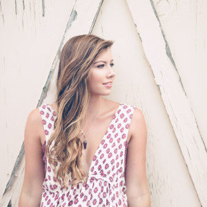 收听Claire Beverly的Colors歌词歌曲