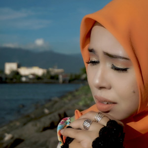 Listen to Demi Kau Dan Si Buah Hati song with lyrics from Vanny Vabiola