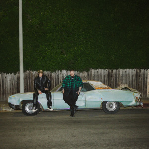 ดาวน์โหลดและฟังเพลง Lonely Road พร้อมเนื้อเพลงจาก Machine Gun Kelly
