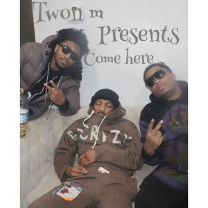 ดาวน์โหลดและฟังเพลง come here (Explicit) พร้อมเนื้อเพลงจาก Twon M