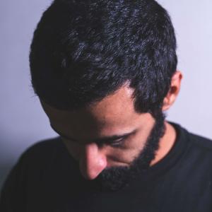 收聽Ben的Hamishe engar ye chizish Hast歌詞歌曲