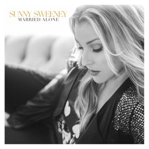 ดาวน์โหลดและฟังเพลง Still Here พร้อมเนื้อเพลงจาก Sunny Sweeney