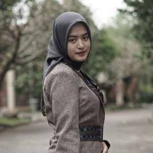 Dengarkan Sakit Rindu lagu dari Woro Widowati dengan lirik