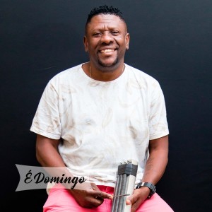 Album É Domingo from Jairo Rodrigues