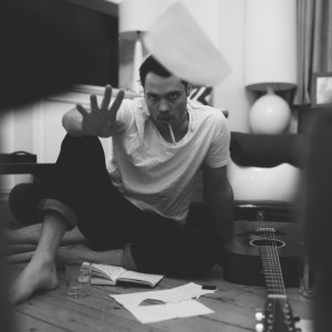 ดาวน์โหลดและฟังเพลง Gin & Jazz พร้อมเนื้อเพลงจาก Andy Jordan