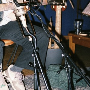 Album waiting oleh Arny Margret