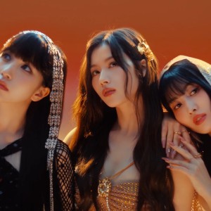 Listen to Do not touch (cover: MISAMO) (完整版) song with lyrics from 师欣