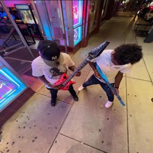 ดาวน์โหลดและฟังเพลง 2 Sick (feat. DONO) (Explicit) พร้อมเนื้อเพลงจาก Lil Brow