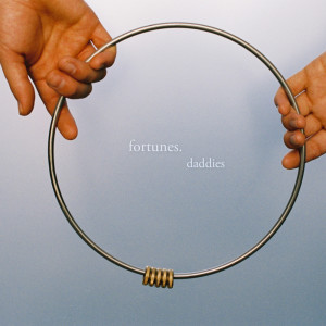 Dengarkan lagu Daddies nyanyian Fortunes. dengan lirik