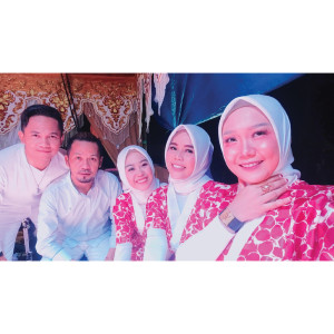 Listen to Lenynye Jarung song with lyrics from Amor Management